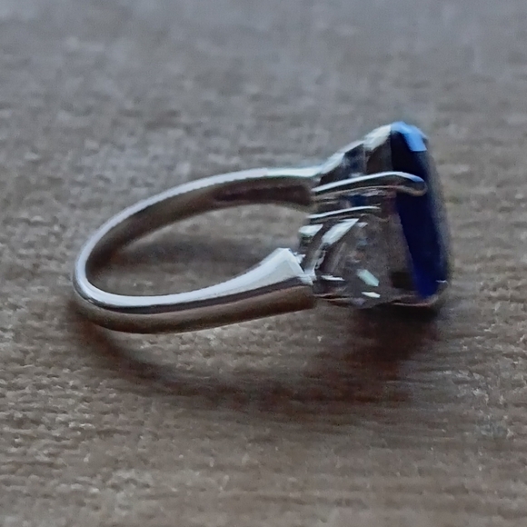 Silver Tone Blue and Clear Glass Ring - Picture 3 of 10